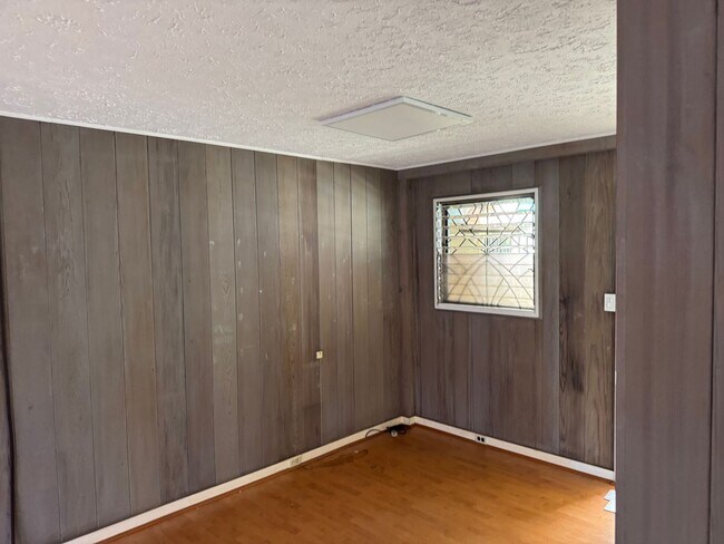 Building Photo - Single Family property on Gulick Ave in walking distance to business district