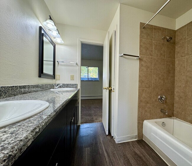 Building Photo - Spacious Boulder Condo – Available on August 1