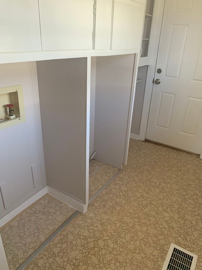 Building Photo - 802 S Fairmont St