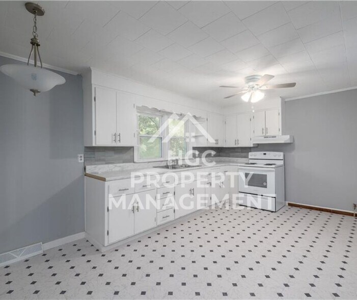Building Photo - 1228 Irving Ave