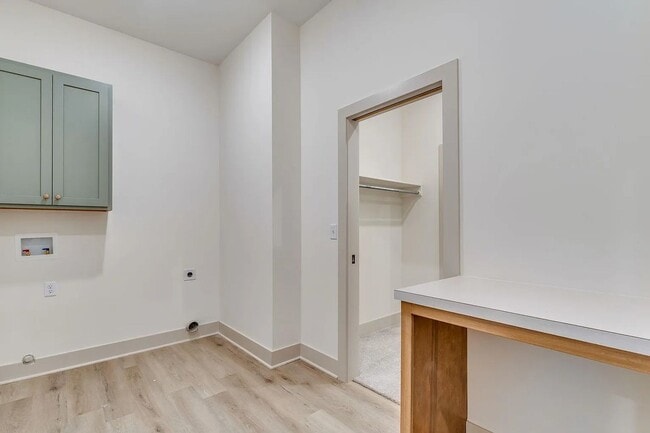 Building Photo - Beautiful and Modern 2 Bedroom