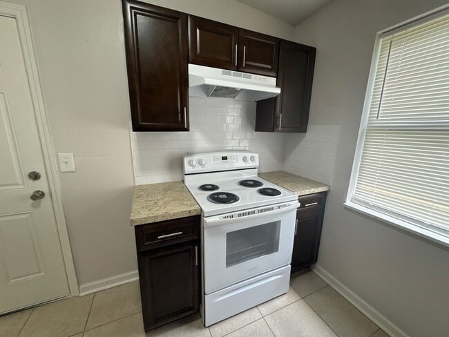 Building Photo - 1204 Carthage Dr