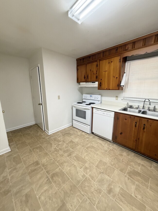 Building Photo - 520 Mimosa Pl