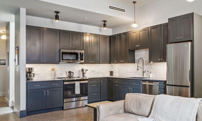 Building Photo - 310 N Rampart St