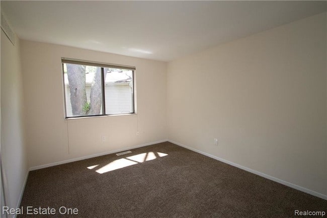 Building Photo - 27081 Farmbrook Villa Dr