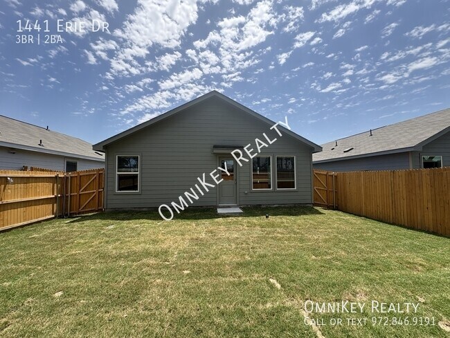 Building Photo - 1441 Erie Dr