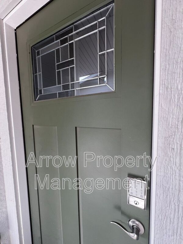 Building Photo - 1003 Claude Rd