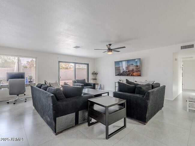 Building Photo - 5817 S Siesta Ln