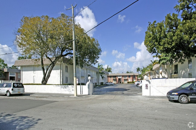 Building Photo - Regency Manor