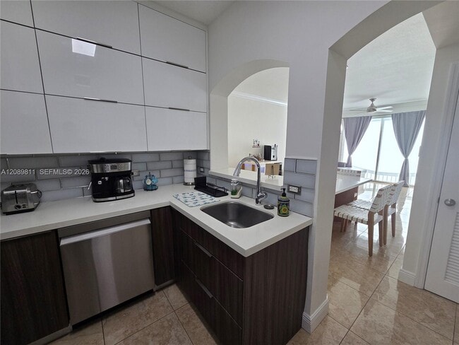 Building Photo - 9172 Collins Ave