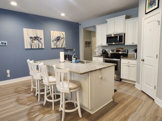 Building Photo - 104 Moonraker Cir