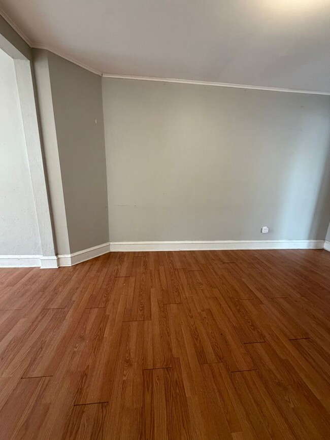 Building Photo - 21 S Wycombe Ave