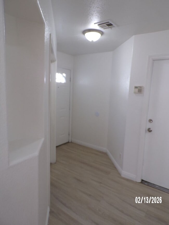 Building Photo - Cute Home