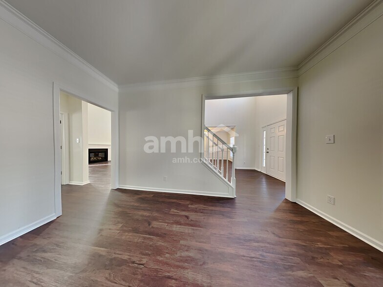 Building Photo - 3807 Bridlington Dr