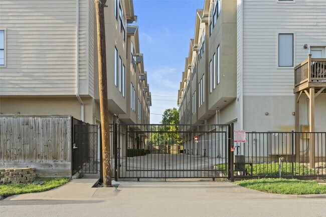 Building Photo - 2300 Union St
