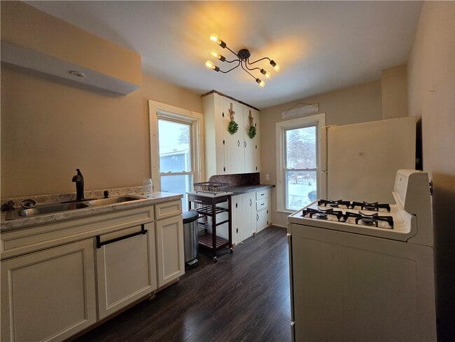 Building Photo - 54 Bemis Ave