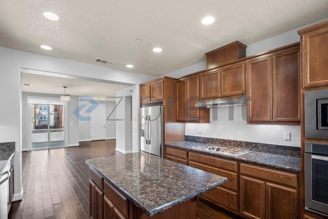 Building Photo - 328 Selby Lane