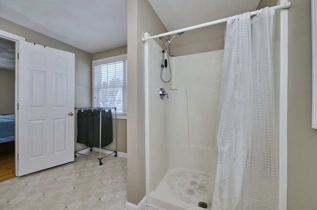 Building Photo - 27 Cranberry Ln