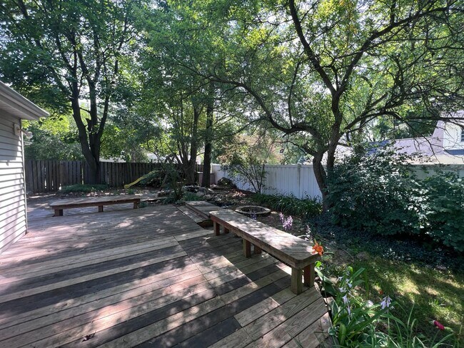 Building Photo - Four Bedroom Home - East Grand Rapids Scho...