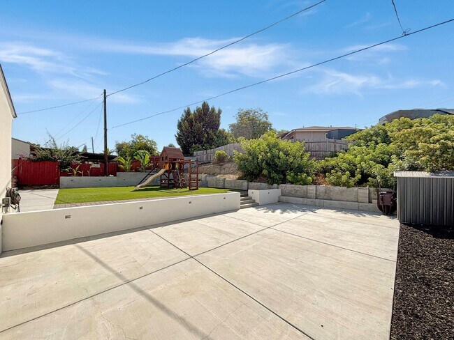 Building Photo - Beautiful 4BD/2BA House in La Mesa w/ W/D,...