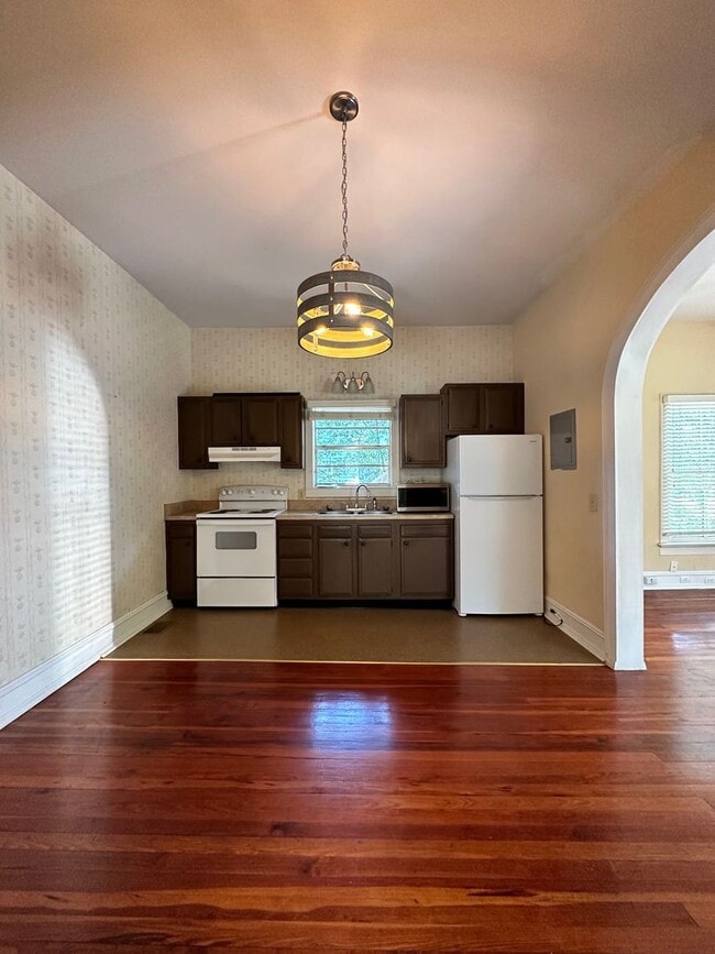 Building Photo - Downtown Fernandina Beach! Sunny 2 Story!