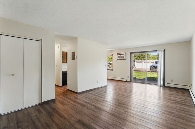 Building Photo - Forest Lake NorthShore Apartments LLC (1167)