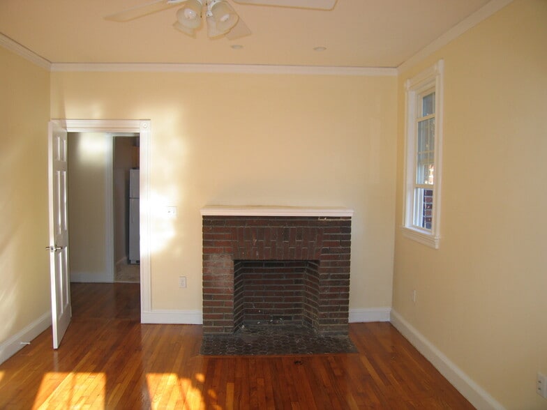 Building Photo - 15 Glenville Ave