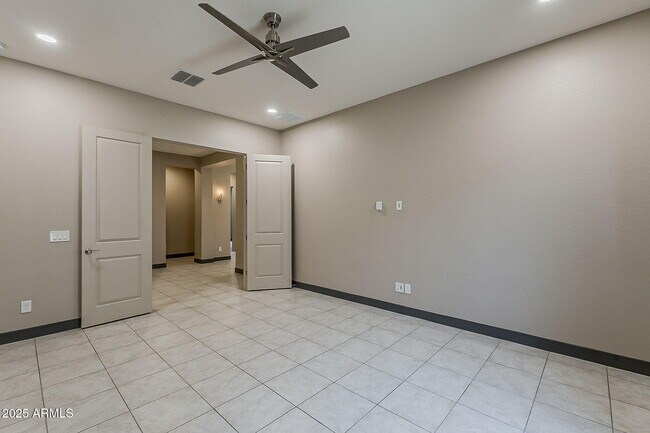 Building Photo - 5232 S Wesley