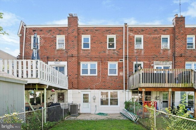 Building Photo - 125 W Berkley Ave