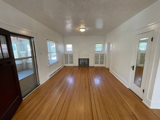 Building Photo - Available July 31st
