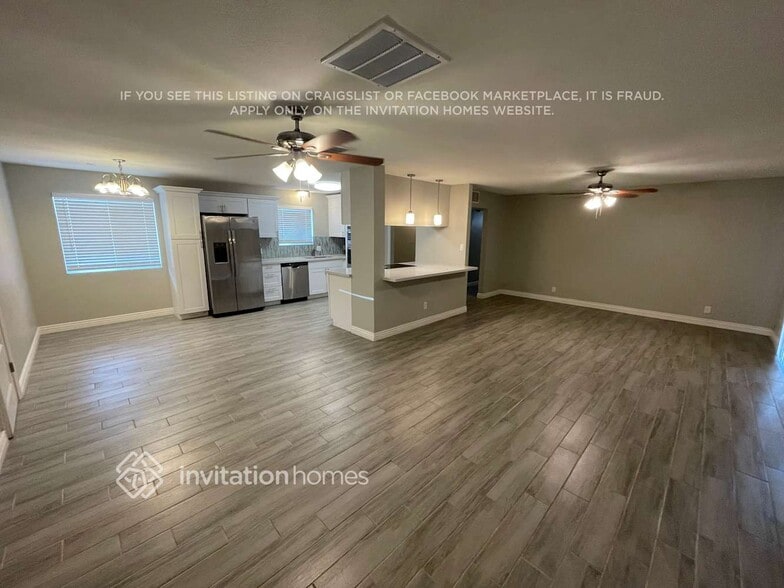 Building Photo - 1810 E Palmcroft Dr