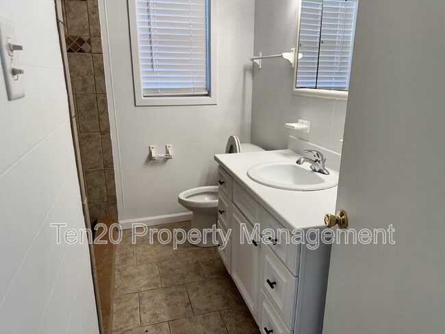 Building Photo - 5131 Trussell Ave