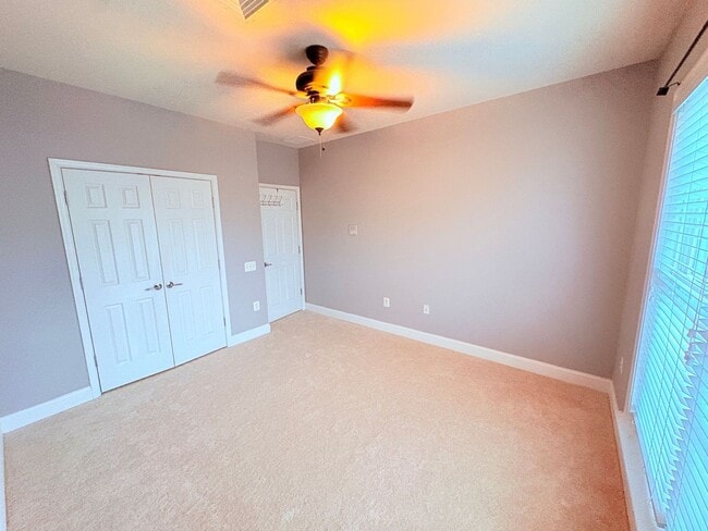 Building Photo - POTOMAC CLUB - TOWNHOUSE CONDO