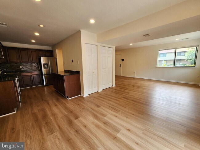 Building Photo - 10662 Spring Oak Ct