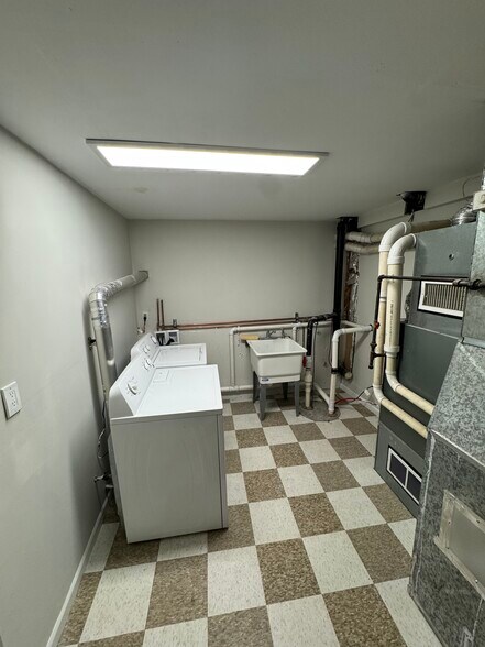 Laundry room - 16101 S Legion Ct
