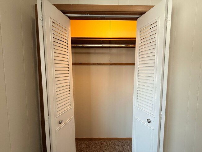 Building Photo - Indian Village Apartments 2 Bedroom/1.5 Bath - Third Floor Apartment