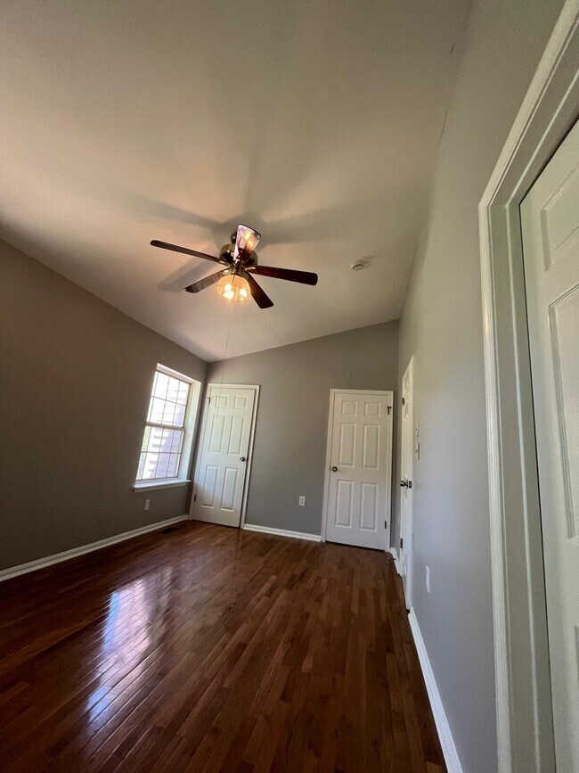 Building Photo - 4674 Mews Dr