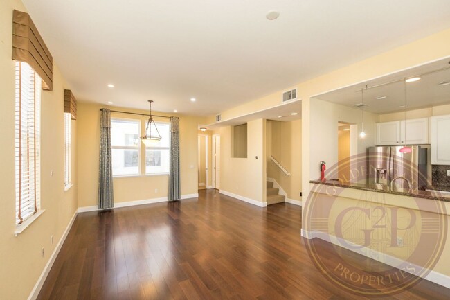 Building Photo - Sunset - 3 BR, 3.5 BA Townhouse 2,225 Sq. ...