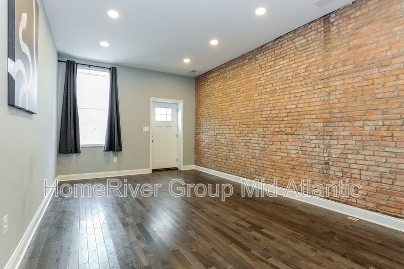 Building Photo - 909 Trinity St