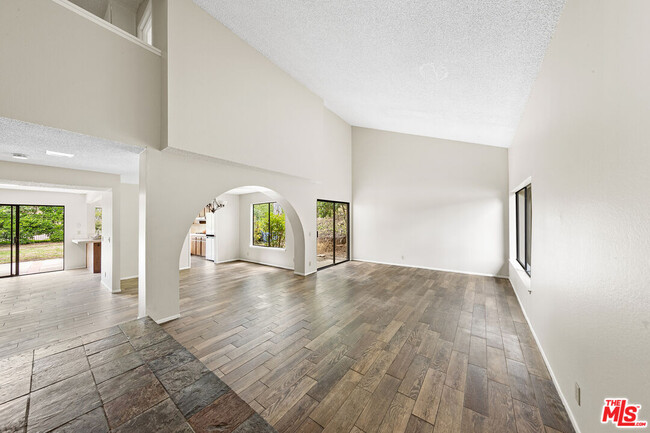 Building Photo - 780 Carriage Cir
