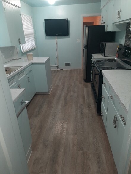 Kitchen - 3505 NE Ainsworth St