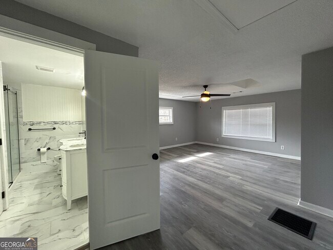 Building Photo - 36 Mitchell St