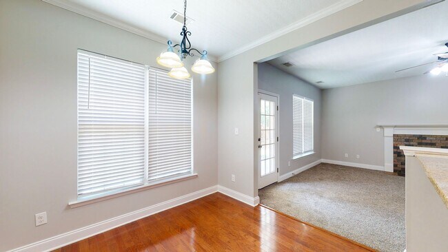 Building Photo - 4004 Ellington Dr