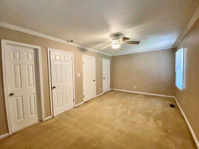 Building Photo - Fantastic 2-Bedroom Townhome In Linkhorn! ...