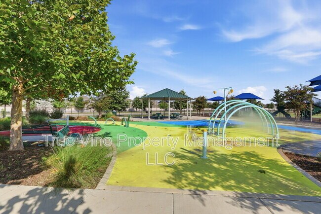 Building Photo - 2906 Millikan Dr