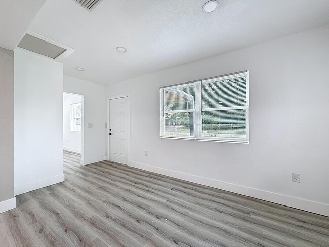 Building Photo - 303 W Valencia St