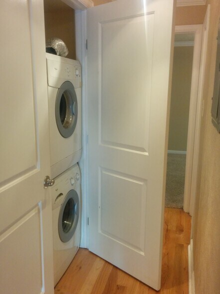 Building Photo - 1330 Elizabeth St