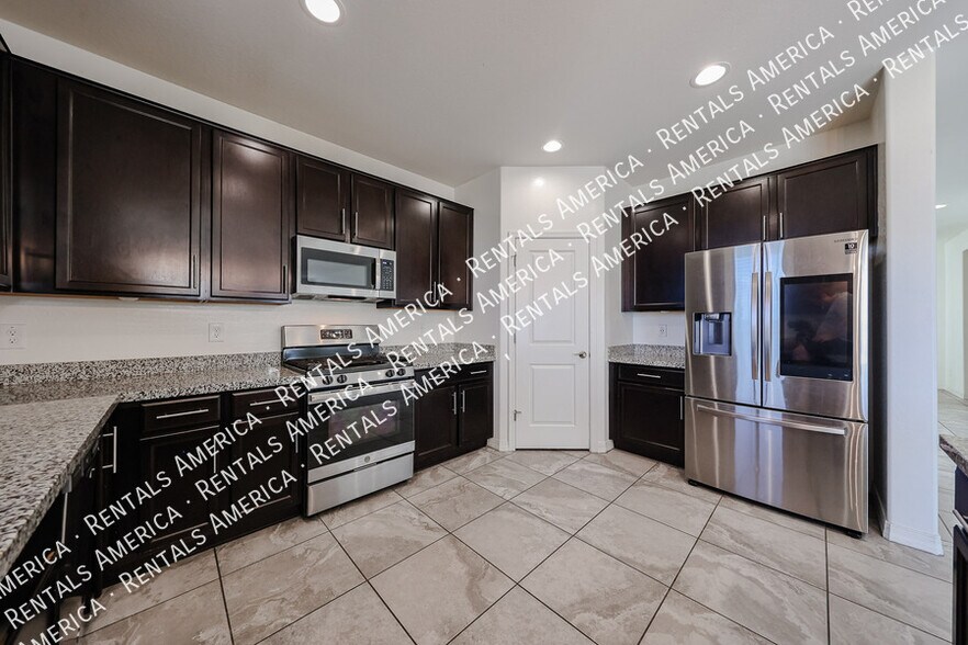 Building Photo - 17965 W Encinas Ln