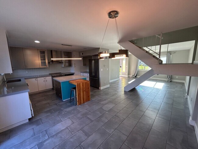 Building Photo - 2927 E Fairmount Ave