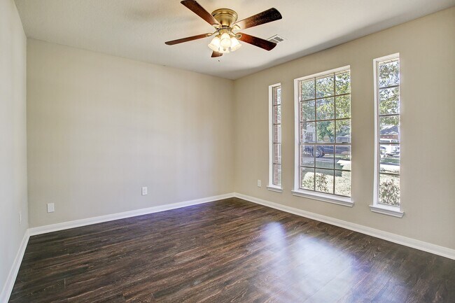Building Photo - 6506 Larissa Cir